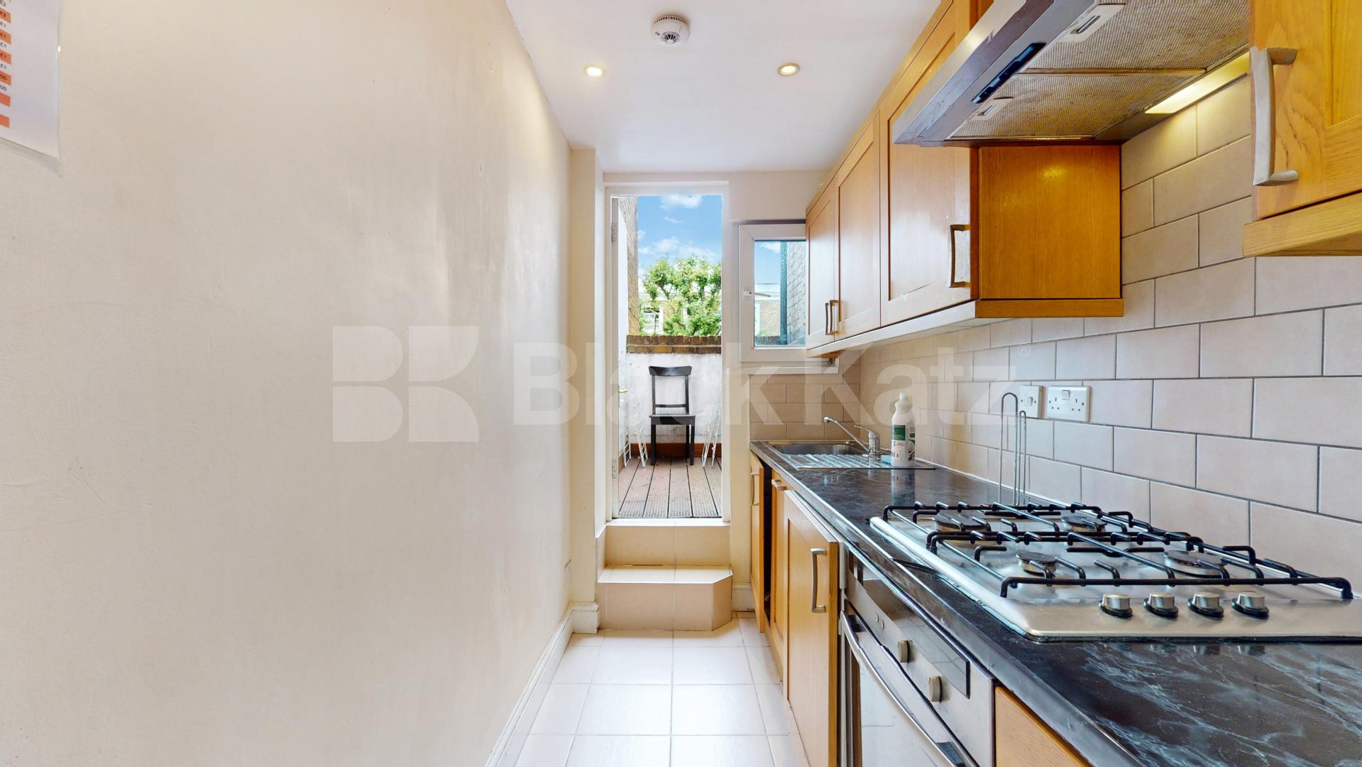 Stylish 3 Bedroom Flat on Quiet Residential Street Rochester Road, Camden
